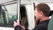 KADIROV PROVERAVA TERENSKA VOZILA: Pogledajte kako vuče jedno od vozila (VIDEO)